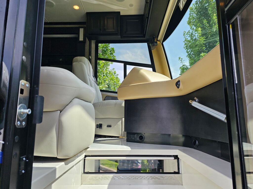 2025 Tiffin Motorhomes Phaeton 35CH