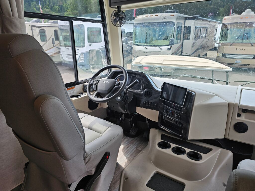 2025 Thor Motor Coach Luminate MM30