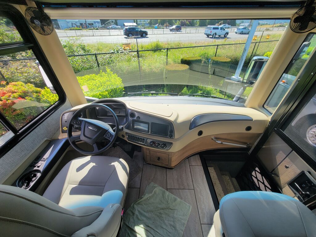 2025 Tiffin Motorhomes Byway 33FL