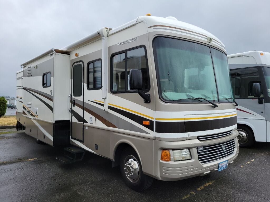 2005 Fleetwood Bounder 34F