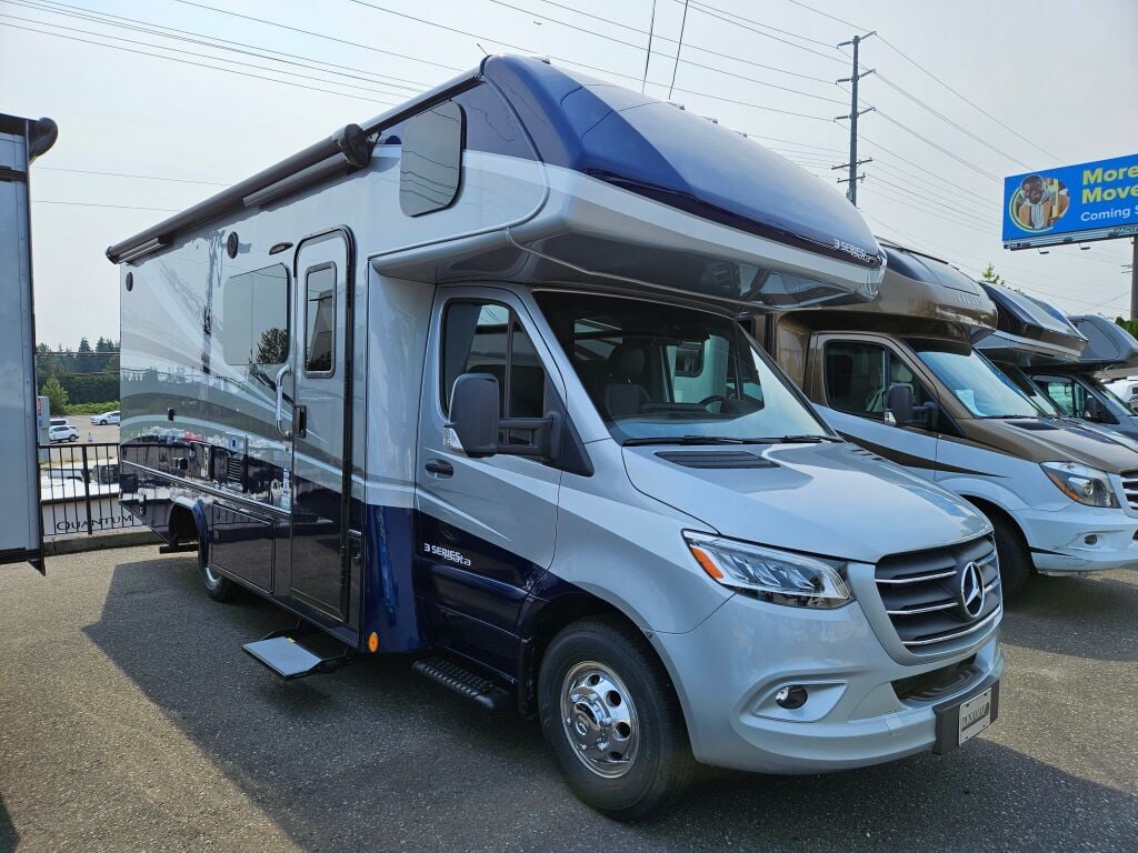 2025 Dynamax Isata 3 Series 24FW