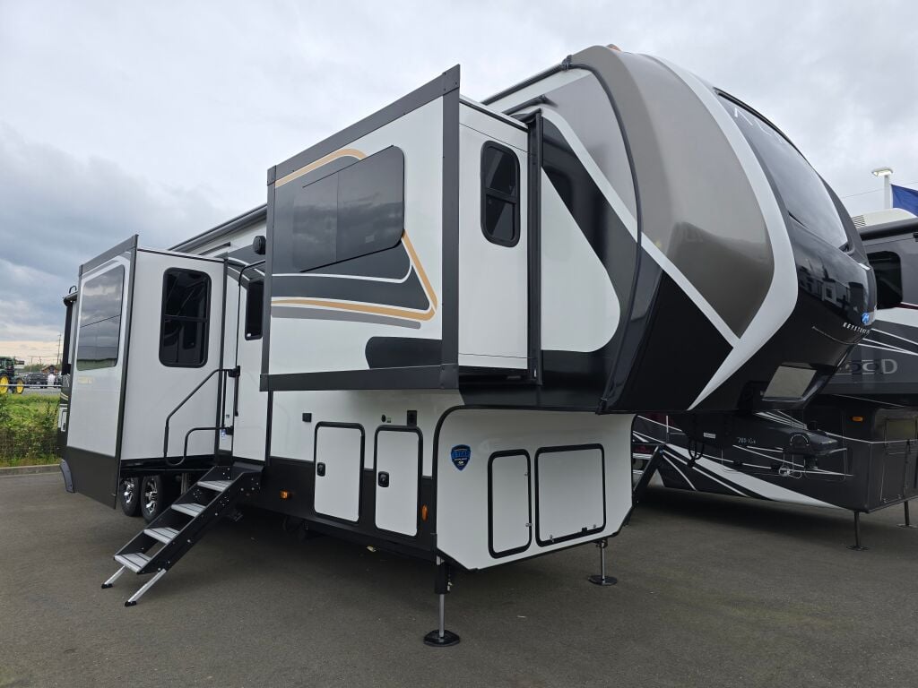 2025 Keystone Alpine 3700FL