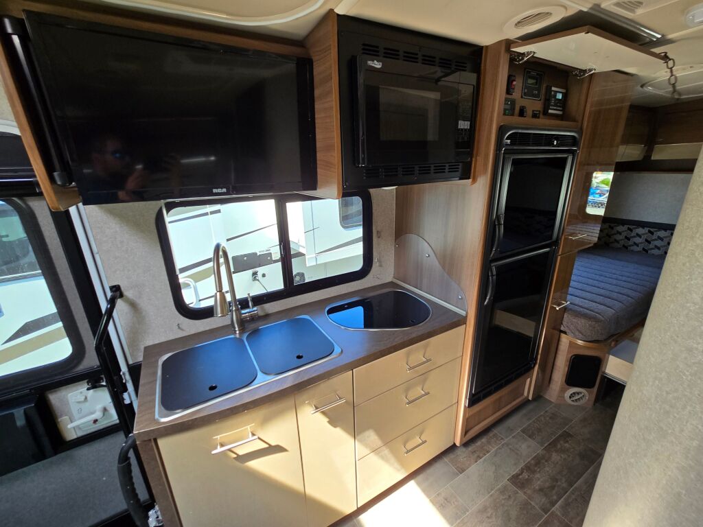 2019 Itasca Navion 24V