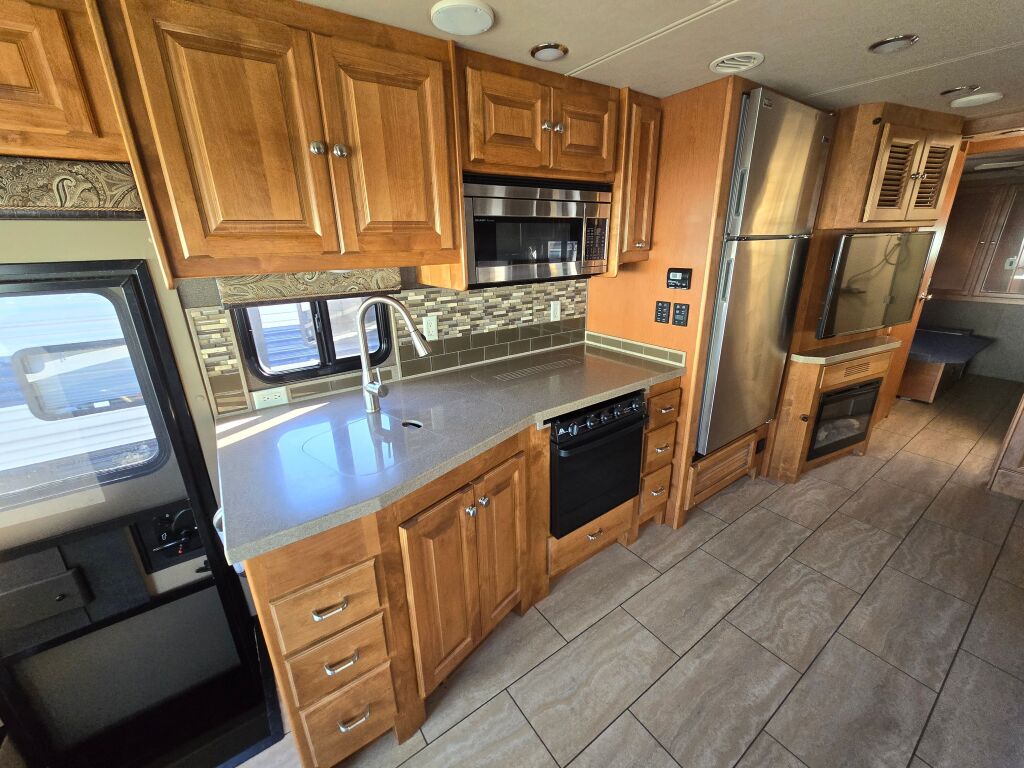 2017 TIFFIN MOTORHOMES ALLEGRO 31SA