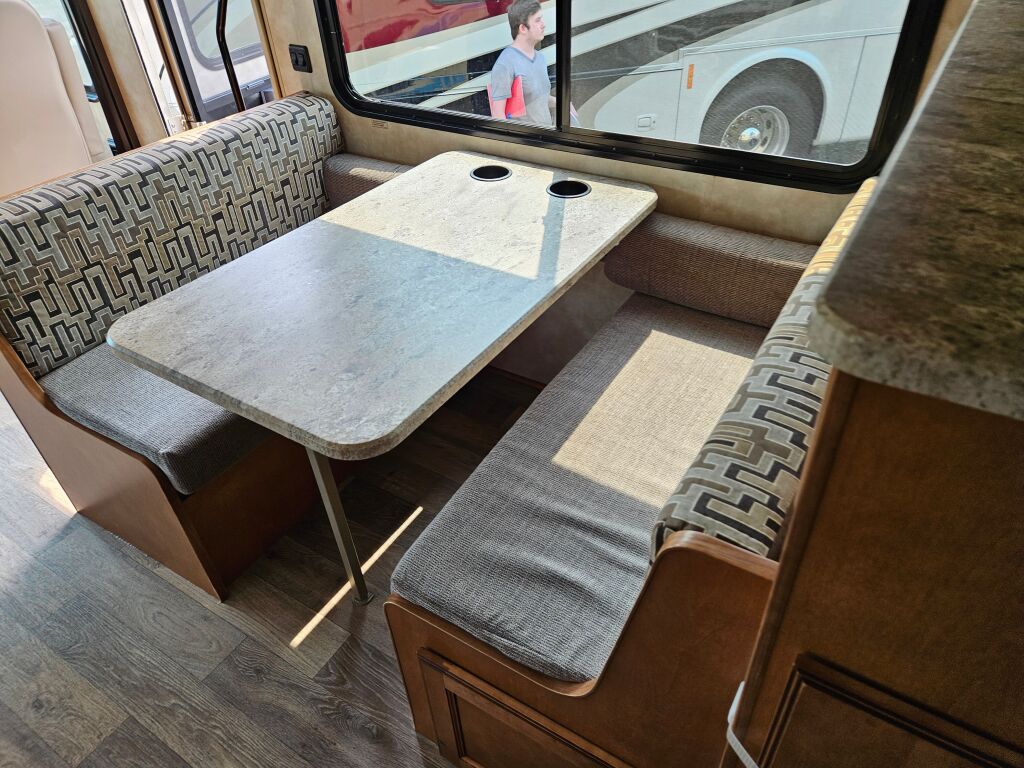 2019 Winnebago Vista 29V