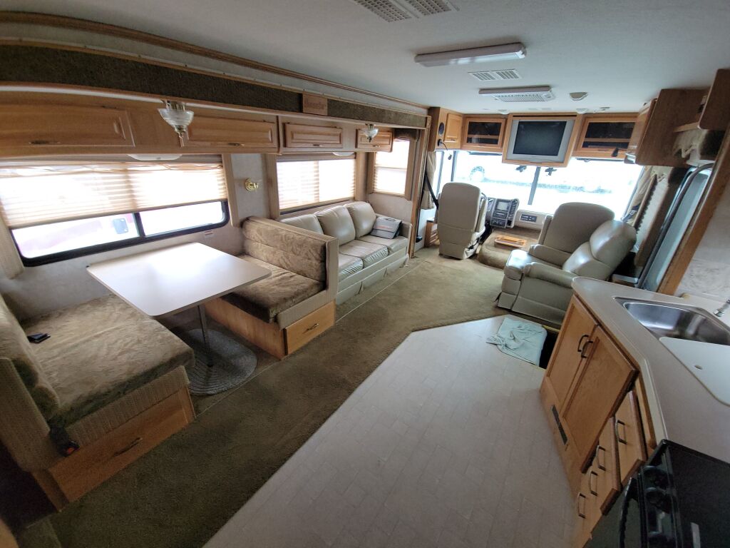 2005 Fleetwood Bounder 34F