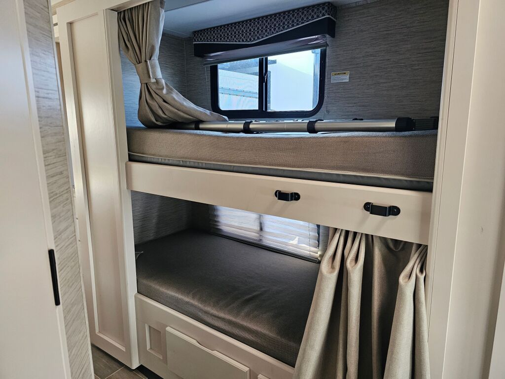 2022 Thor Motor Coach Chateau 31E