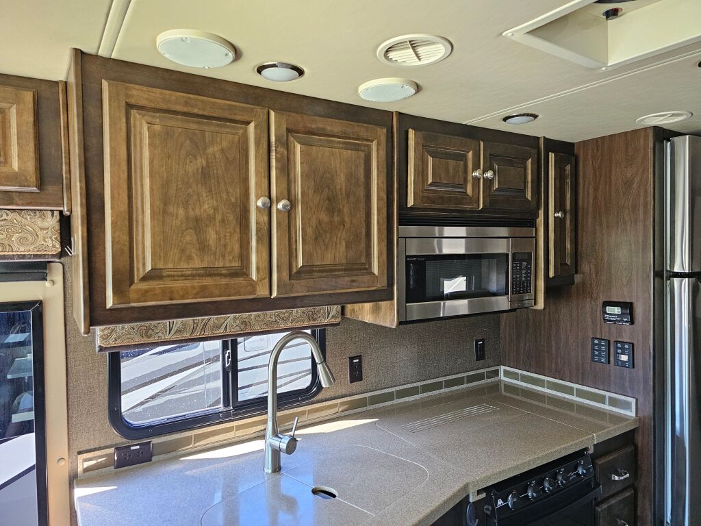 2017 Tiffin Motorhomes Allegro 36LA