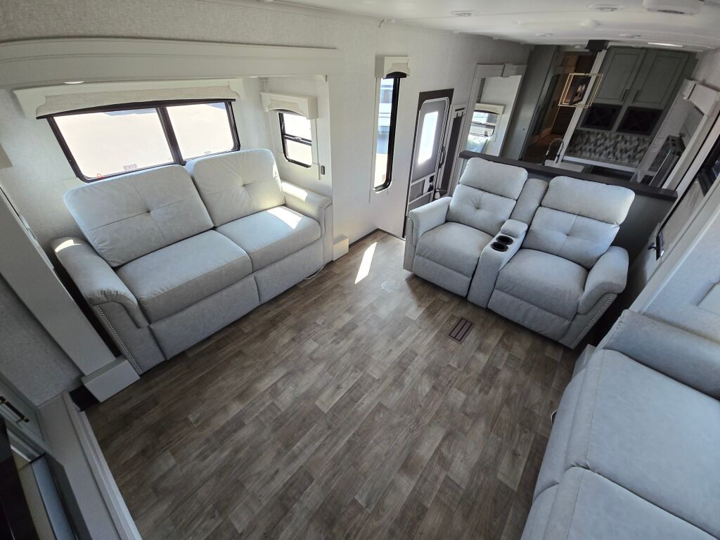 2025 CrossRoads Redwood RW4200FL