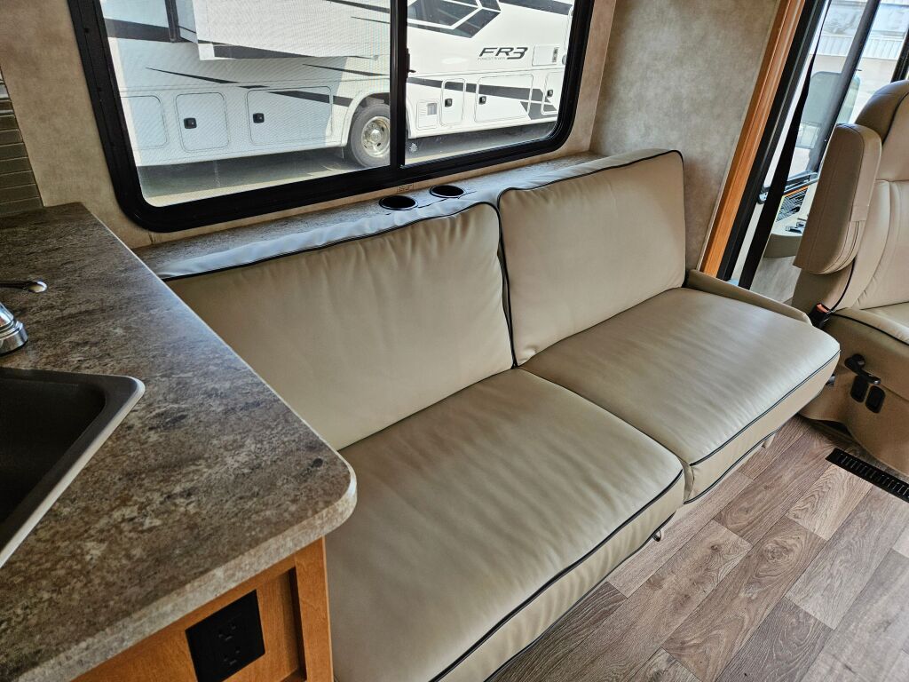 2019 Winnebago Vista 29V