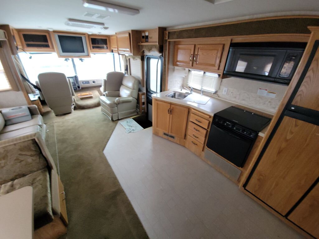 2005 Fleetwood Bounder 34F