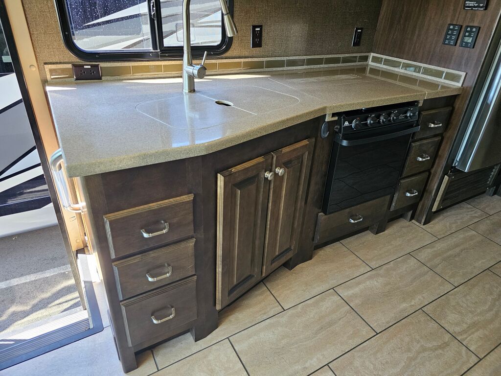 2017 Tiffin Motorhomes Allegro 36LA