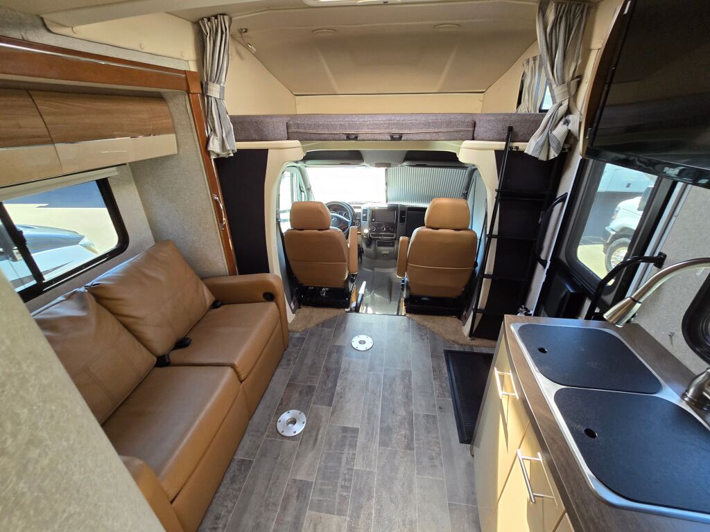 2019 Itasca Navion 24V