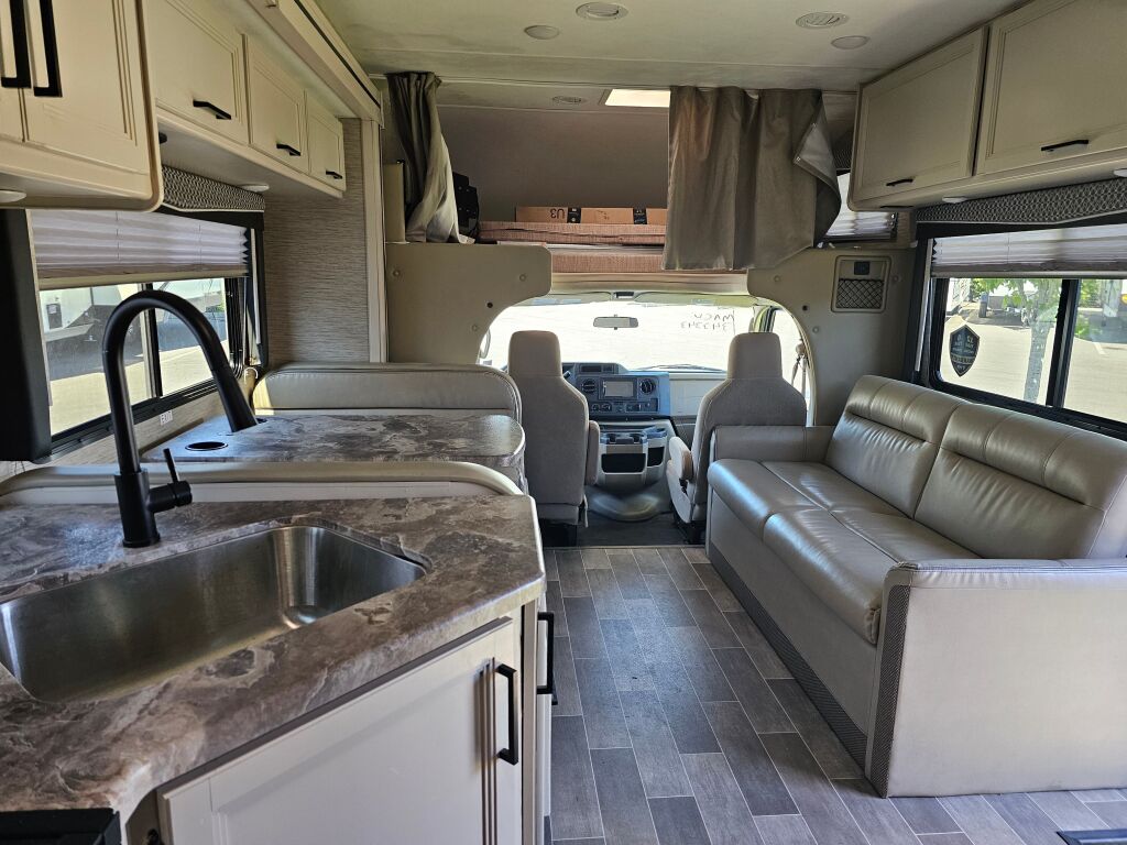 2022 Thor Motor Coach Chateau 31E