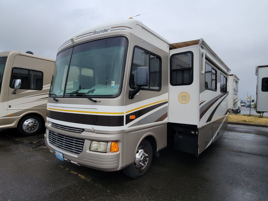 2005 Fleetwood Bounder 34F