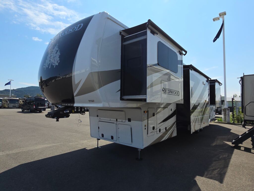 2025 CrossRoads Redwood RW4200FL