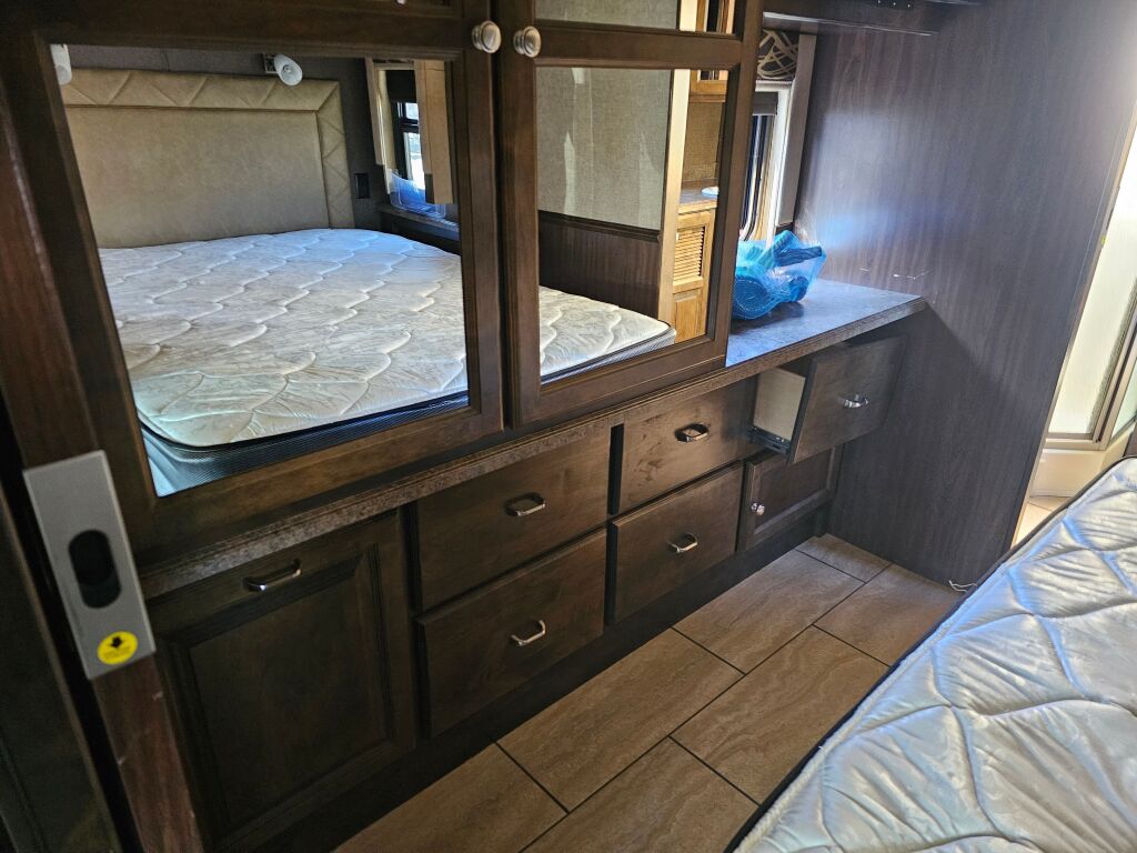 2017 Tiffin Motorhomes Allegro 36LA