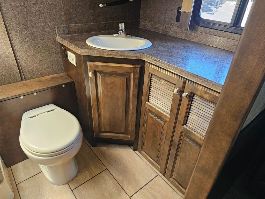 2017 Tiffin Motorhomes Allegro 36LA