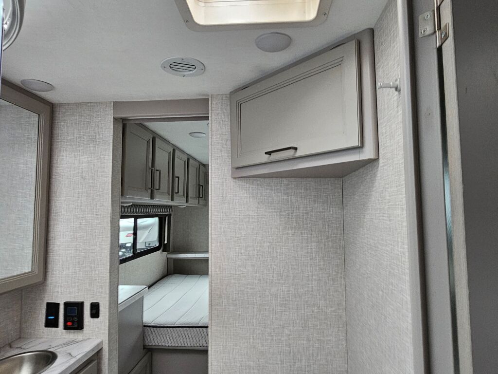 2023 Thor Motor Coach Geneva 31VA