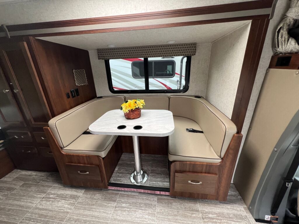 2019 Forest River Sunseeker 2400W MBS