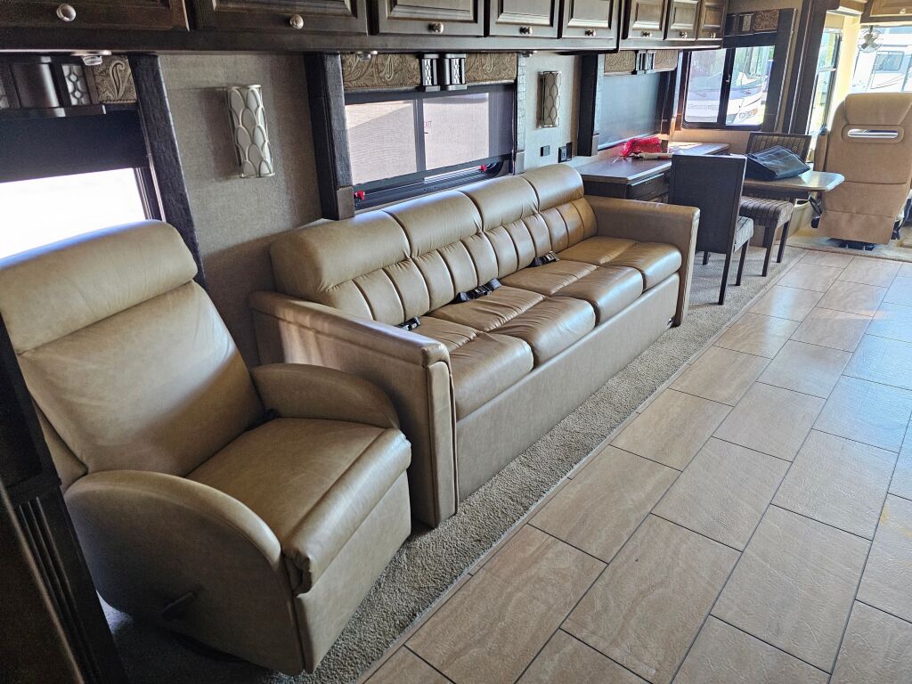 2017 Tiffin Motorhomes Allegro 36LA