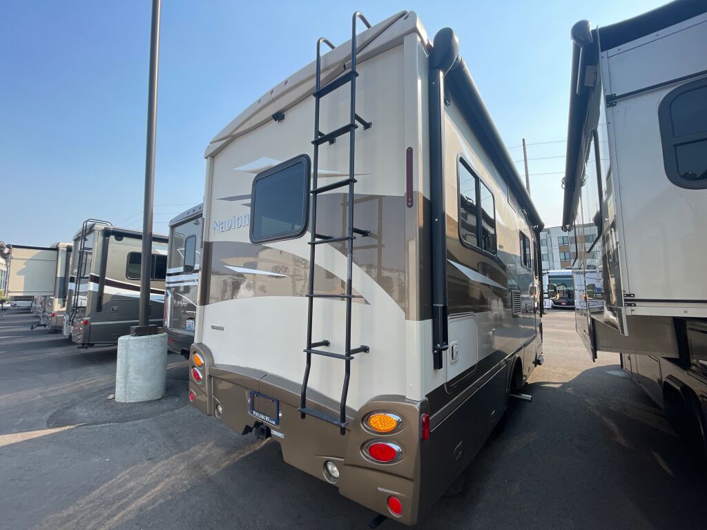 2017 Itasca Navion 24V