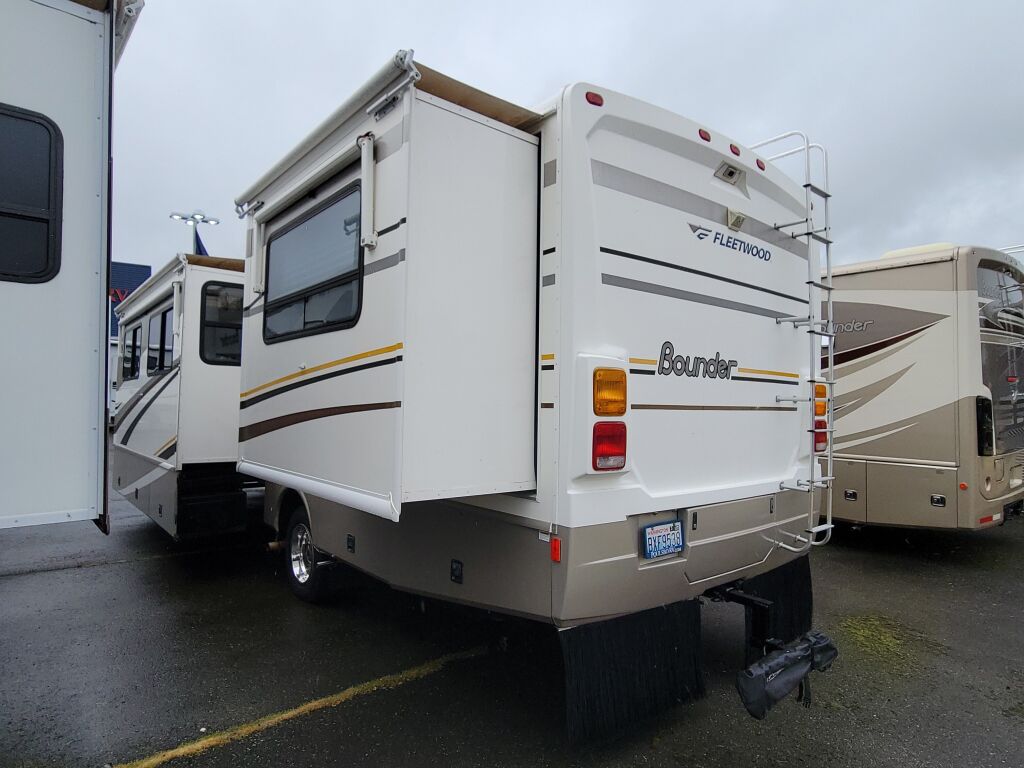 2005 Fleetwood Bounder 34F