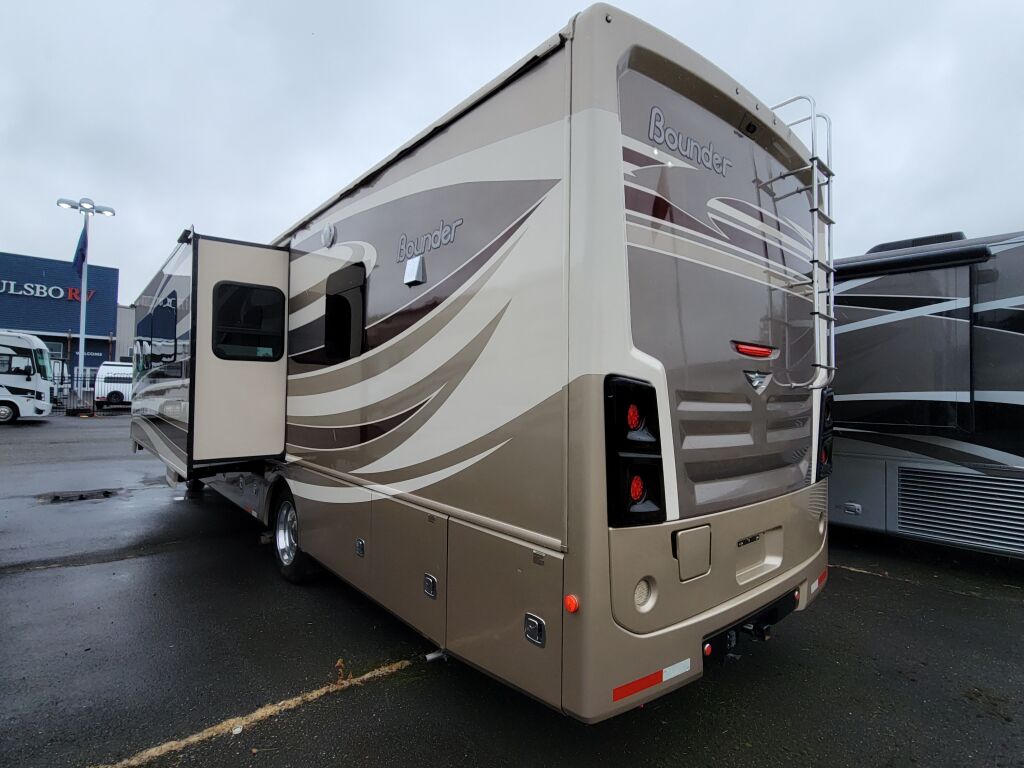 2017 Fleetwood Bounder 35K