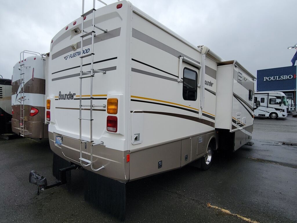 2005 Fleetwood Bounder 34F