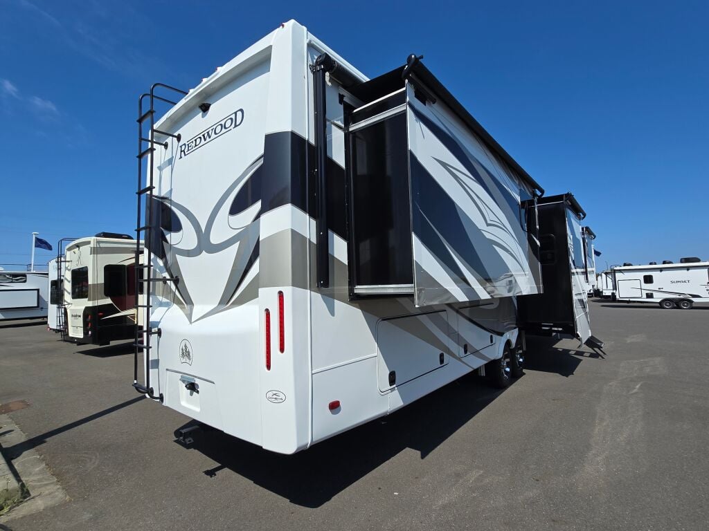 2025 CrossRoads Redwood RW4200FL