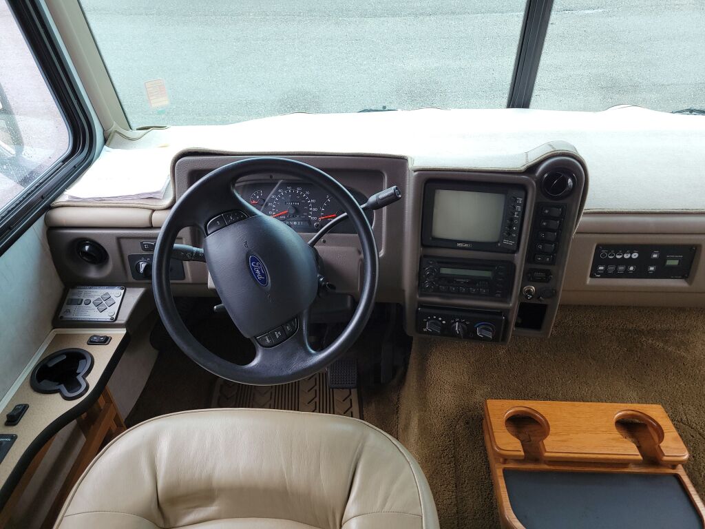 2005 Fleetwood Bounder 34F