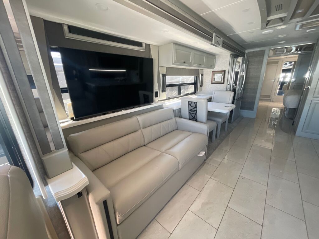 2025 Tiffin Motorhomes Allegro Bus 40IP