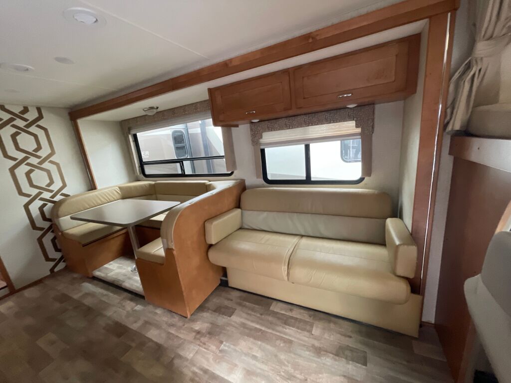 2017 Winnebago Minnie Winnie 31K