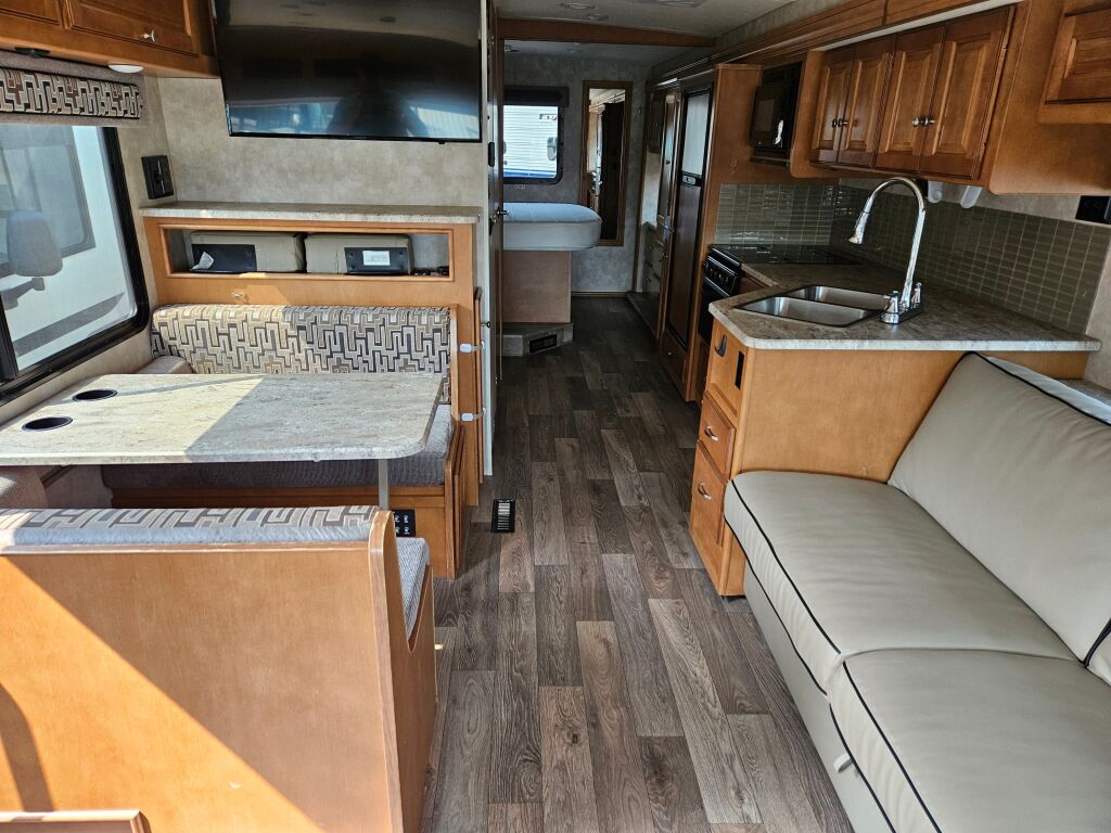 2019 Winnebago Vista 29V