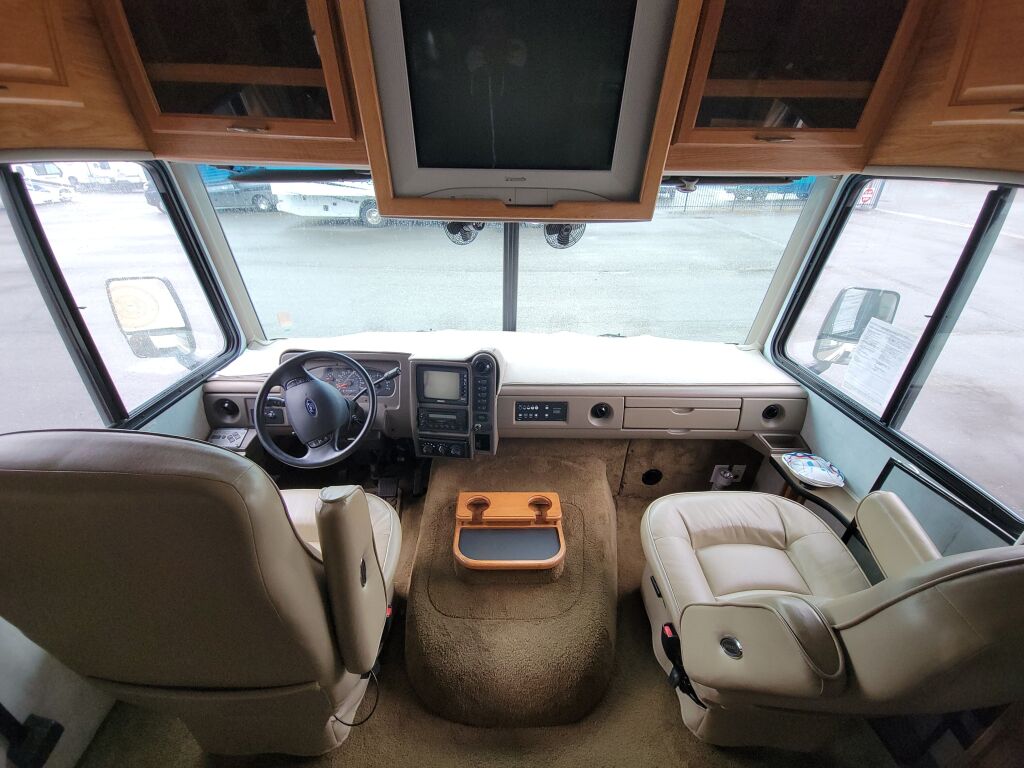 2005 Fleetwood Bounder 34F