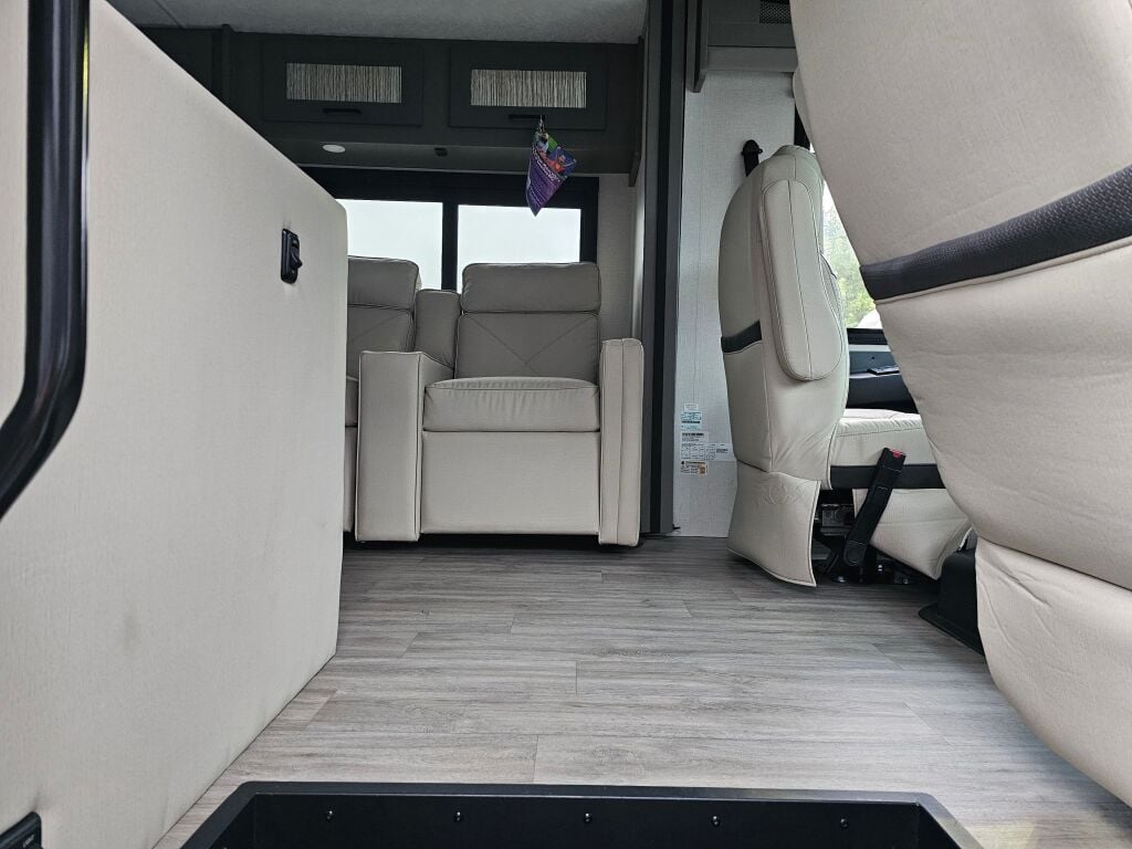 2025 Coachmen Mirada 29FW