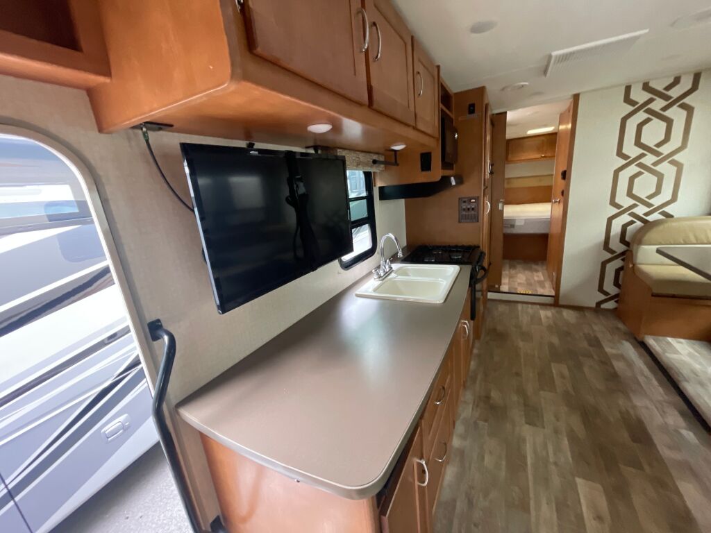 2017 Winnebago Minnie Winnie 31K