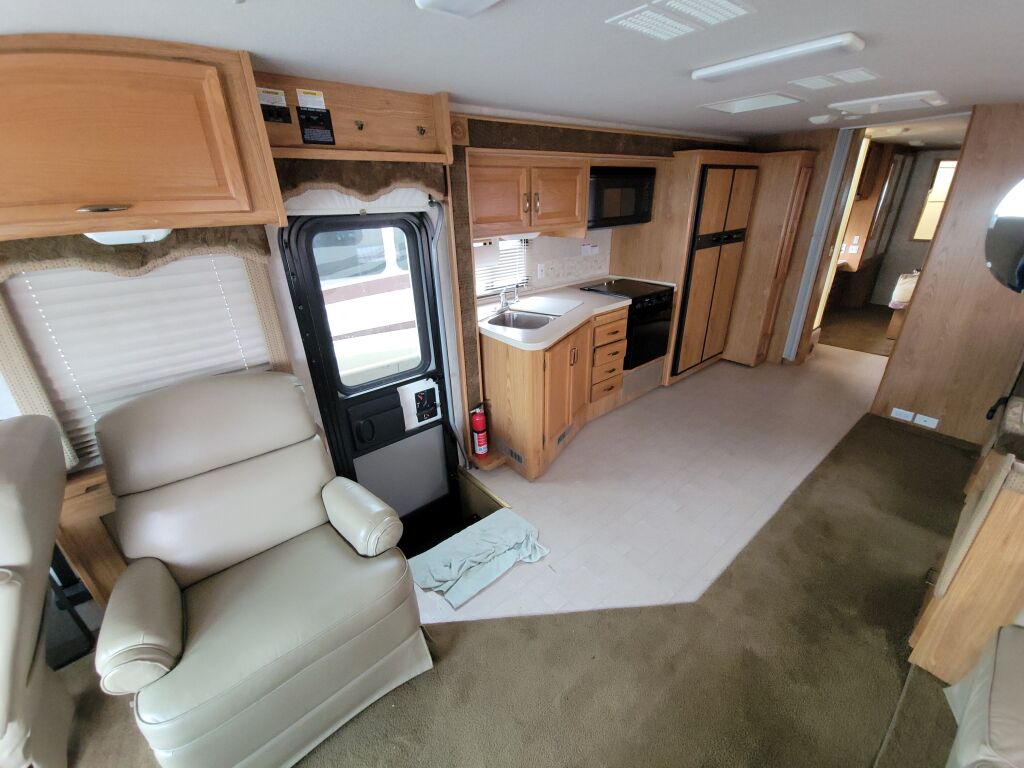 2005 Fleetwood Bounder 34F