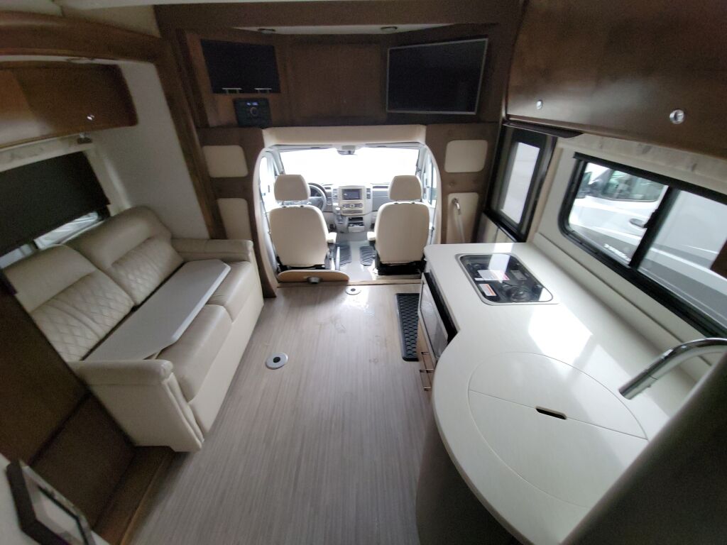 2018 Tiffin Motorhomes Wayfarer 24TW