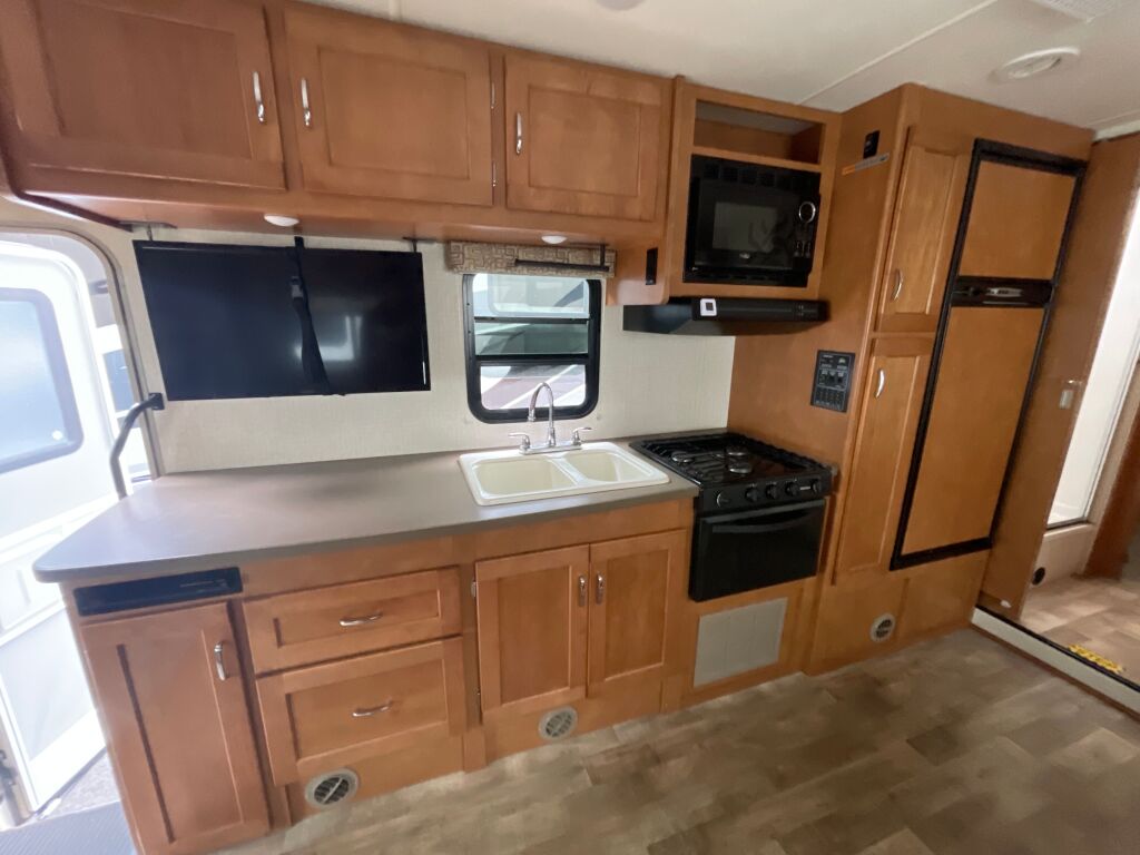 2017 Winnebago Minnie Winnie 31K