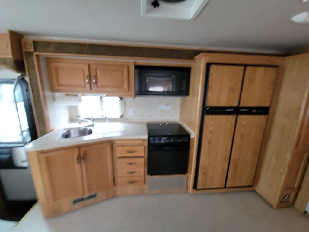 2005 Fleetwood Bounder 34F