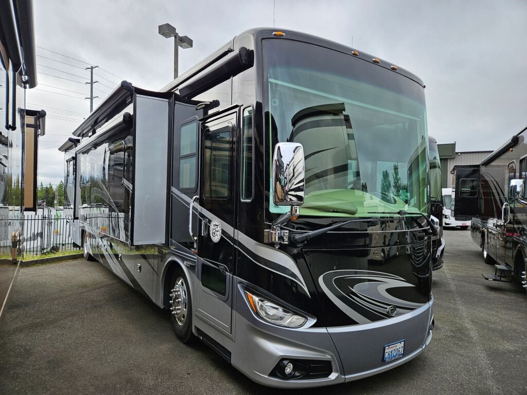 2015 Tiffin Motorhomes Phaeton 40QBH