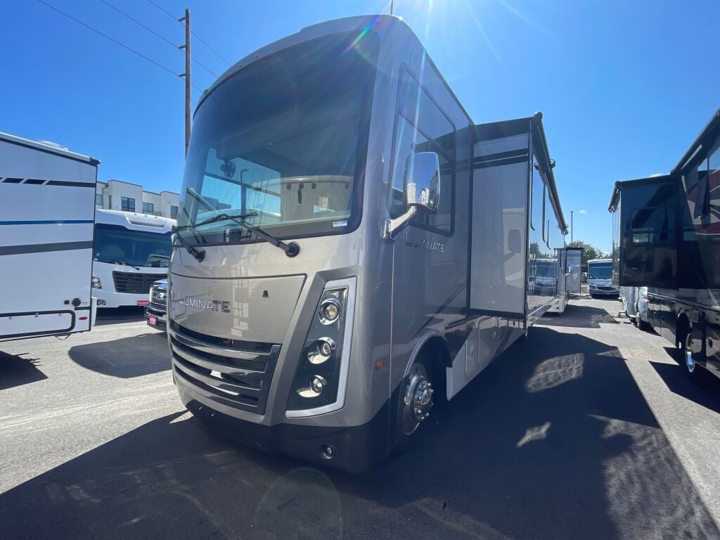 2025 Thor Motor Coach Luminate™ DD35