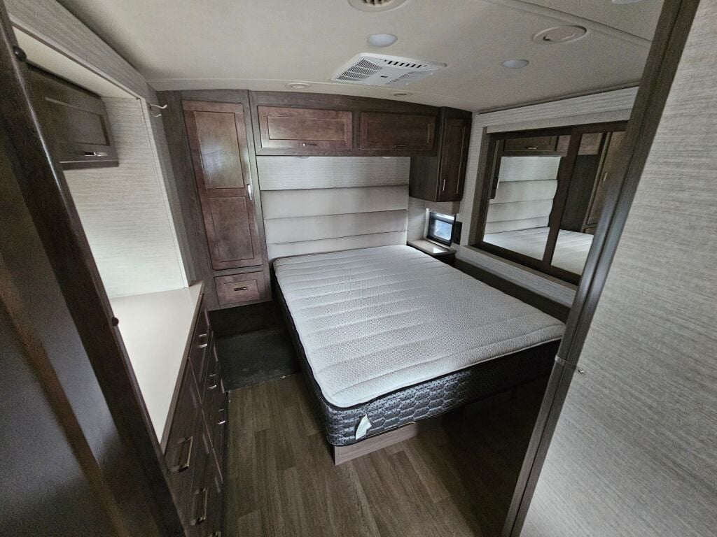 2020 Winnebago Adventurer 27N