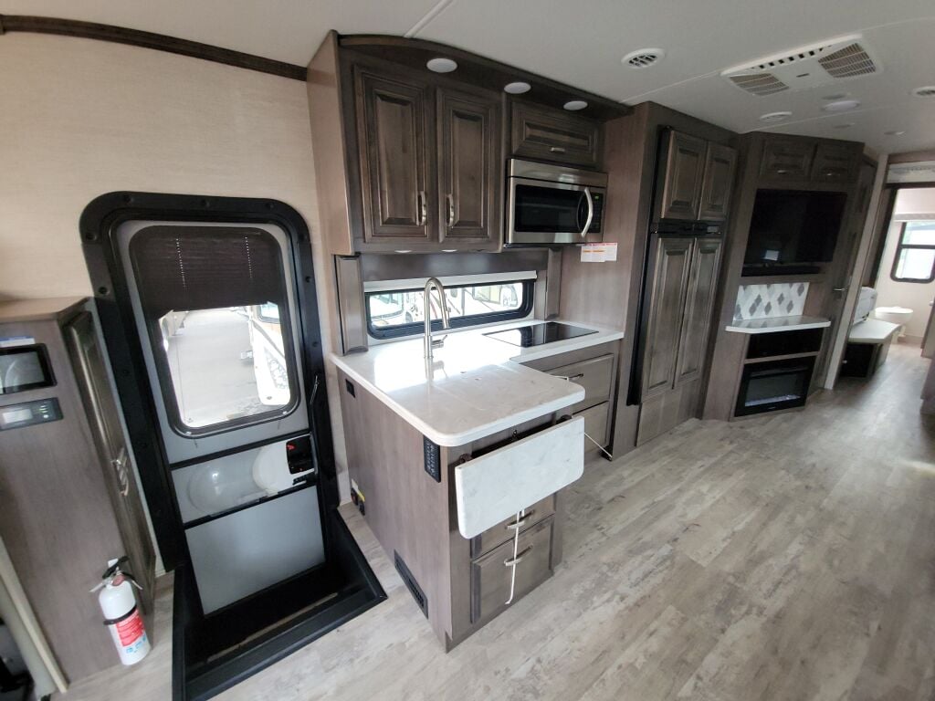 2022 Jayco Seneca 37K