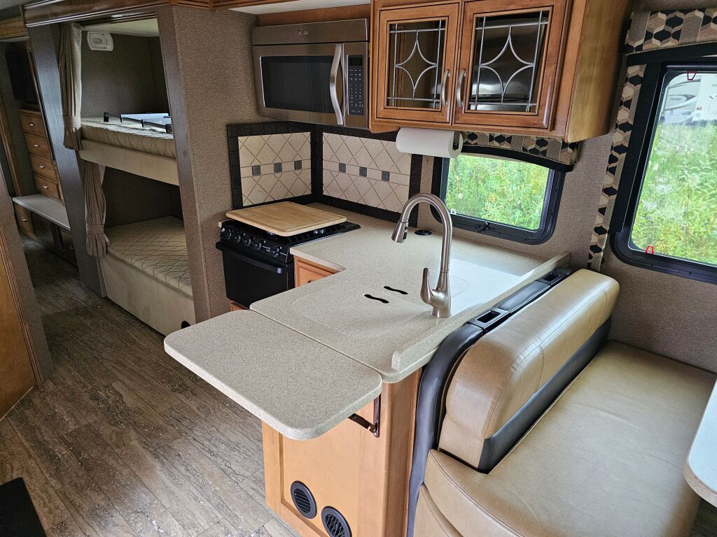 2016 Thor Motor Coach Chateau Super C 35SB