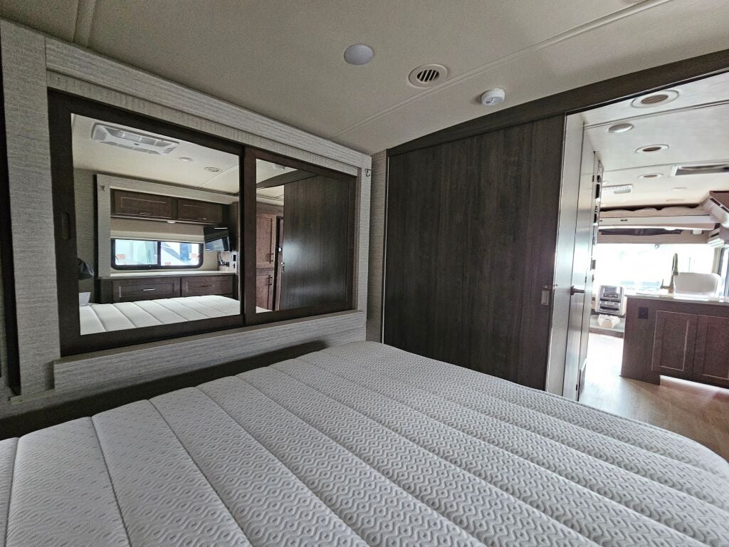 2020 Winnebago Adventurer 27N