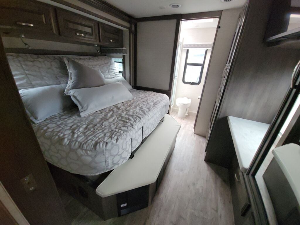 2022 Jayco Seneca 37K