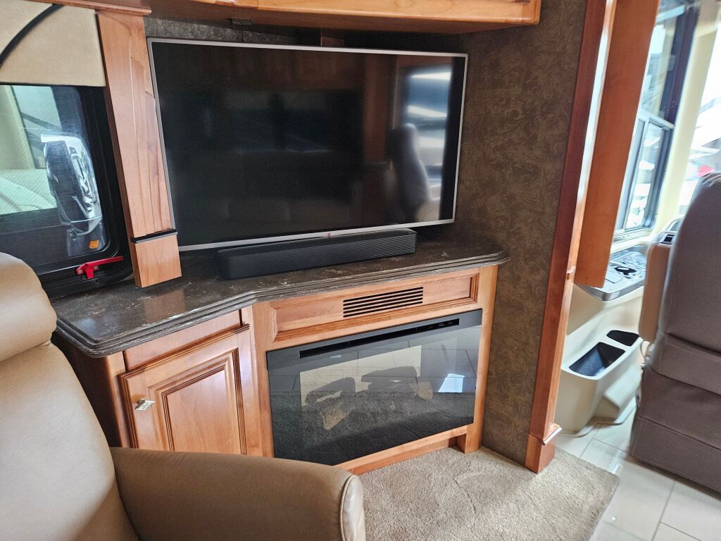 2015 Tiffin Motorhomes Phaeton 40QBH