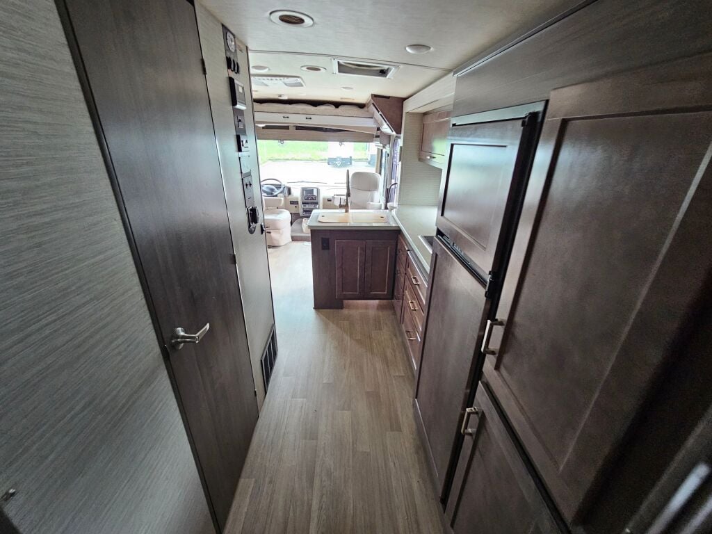 2020 Winnebago Adventurer 27N